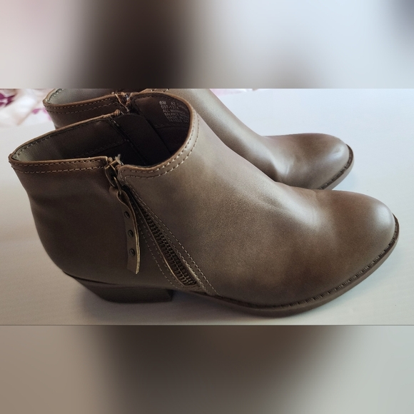 Arizona Jean Company Brown Ankle Booties with Side Zipper - Picture 4 of 8